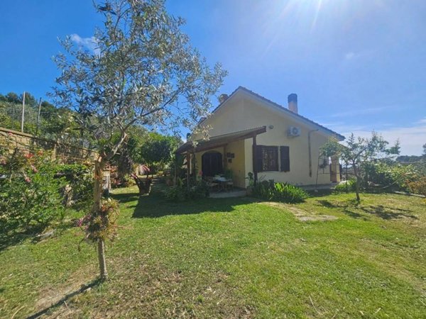 casa indipendente in vendita a Diano Marina in zona Calderina