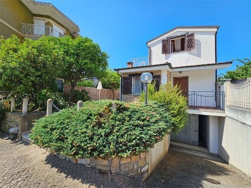 casa indipendente in vendita a Diano Marina in zona Calderina