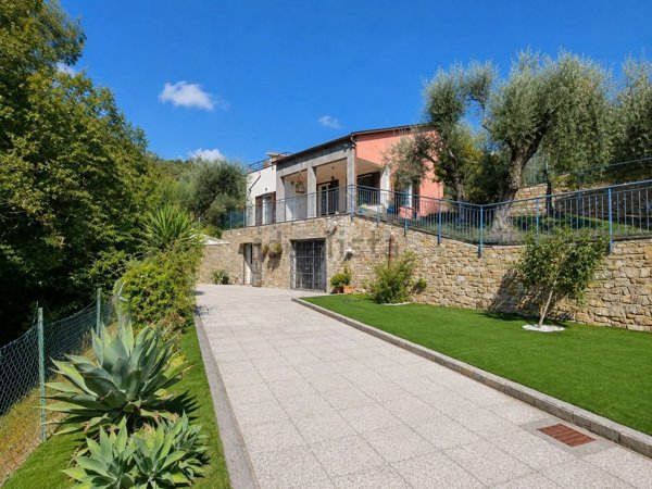 casa indipendente in vendita a Diano Marina in zona Calderina