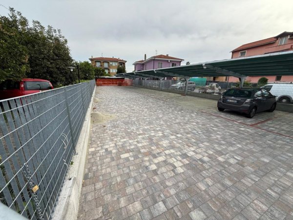 box auto in vendita a Diano Marina in zona Calderina