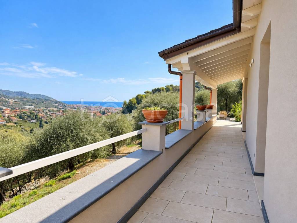casa indipendente in vendita a Diano Marina in zona Calderina