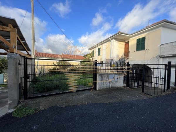casa indipendente in vendita a Diano San Pietro