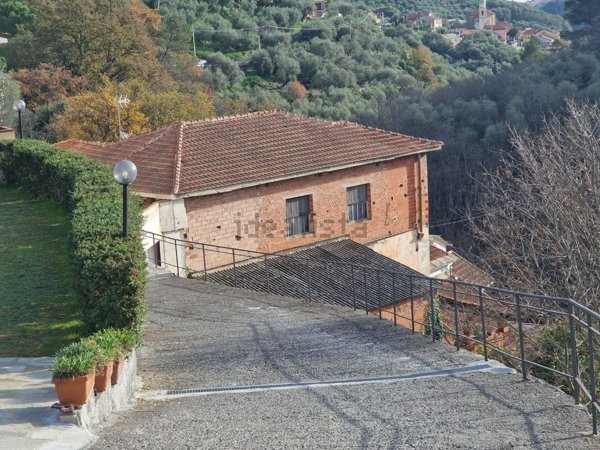 appartamento in vendita a Diano San Pietro