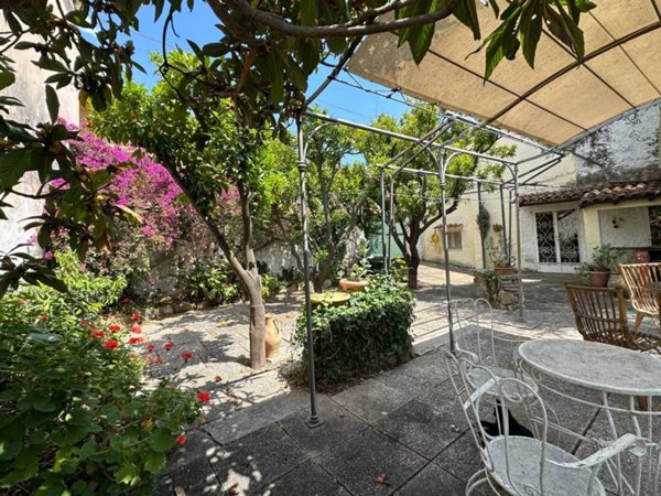 casale in vendita a Diano San Pietro