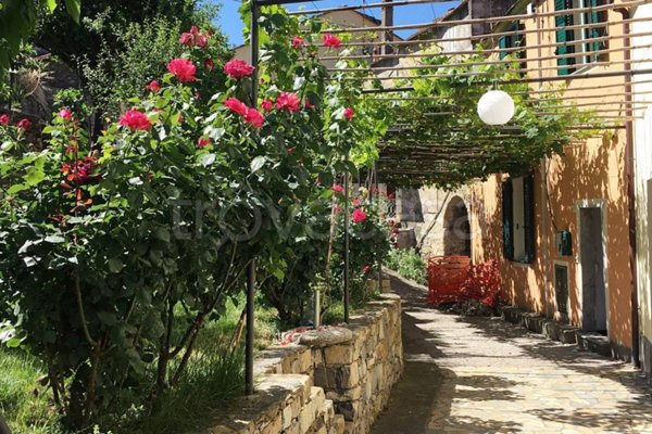 casa indipendente in vendita a Diano San Pietro