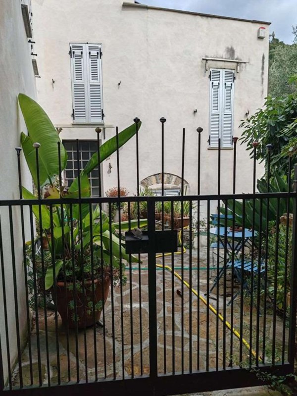 casa indipendente in vendita a Diano San Pietro in zona Roncagli