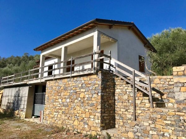 casa indipendente in vendita a Diano San Pietro