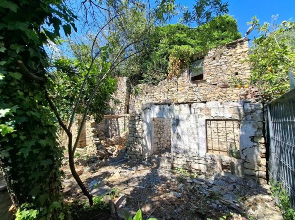 casa indipendente in vendita a Diano San Pietro