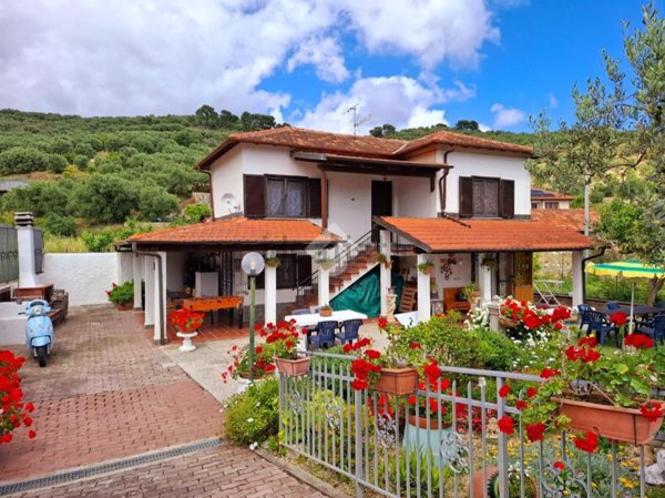 casa indipendente in vendita a Diano San Pietro