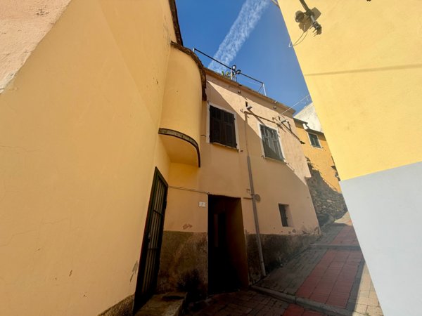 casa indipendente in vendita a Diano San Pietro in zona Roncagli