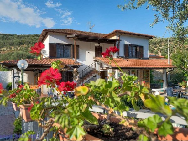 casa indipendente in vendita a Diano San Pietro