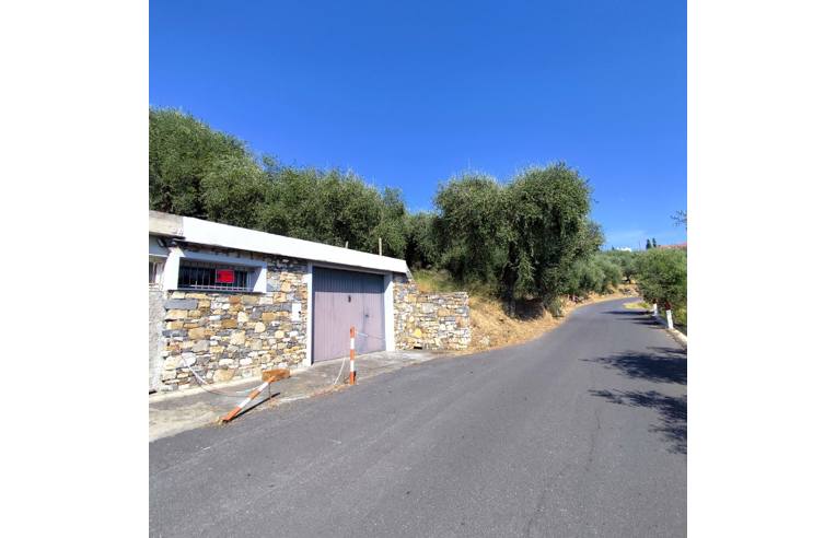 locale commerciale in vendita a Diano San Pietro in zona Roncagli