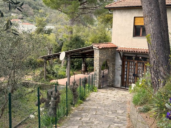 casa indipendente in vendita a Diano San Pietro in zona Roncagli