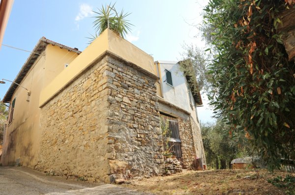 casa indipendente in vendita a Diano San Pietro in zona Roncagli