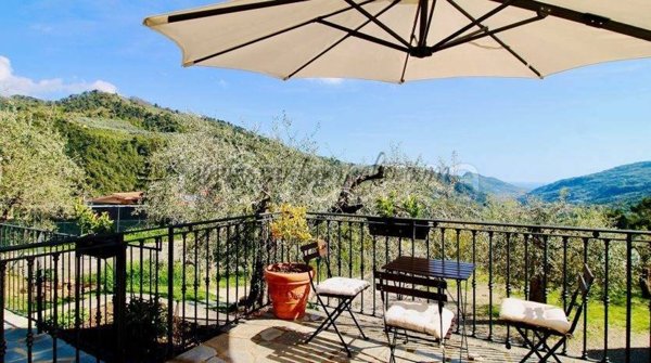 casa indipendente in vendita a Dolceacqua