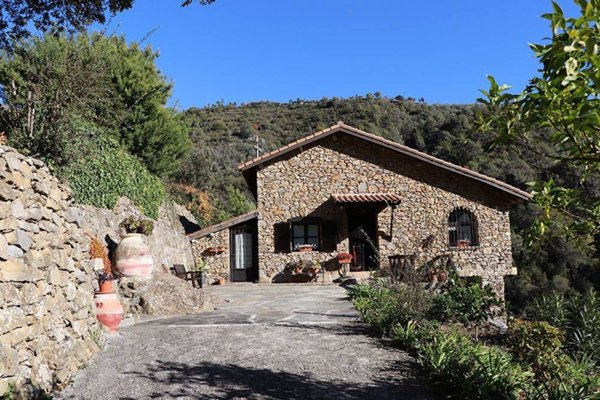 casa indipendente in vendita a Dolceacqua