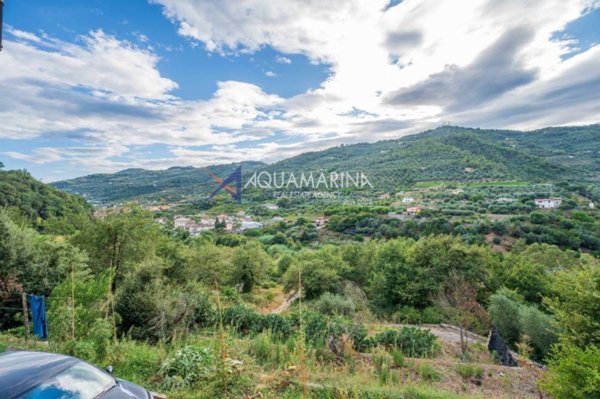 casa indipendente in vendita a Dolceacqua
