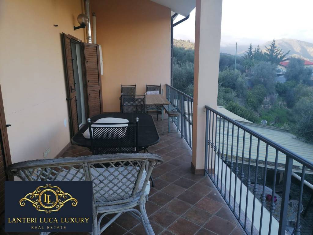 casa indipendente in vendita a Dolceacqua
