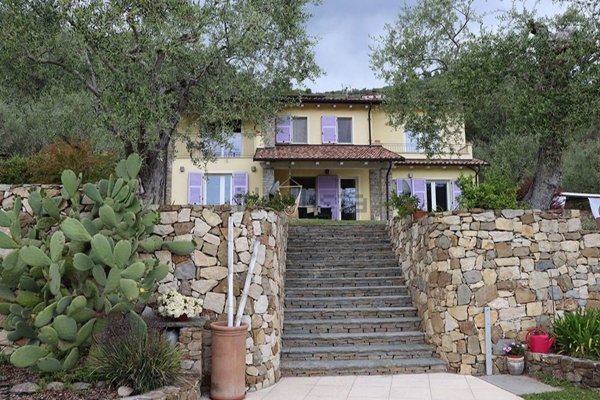 casa indipendente in vendita a Dolceacqua