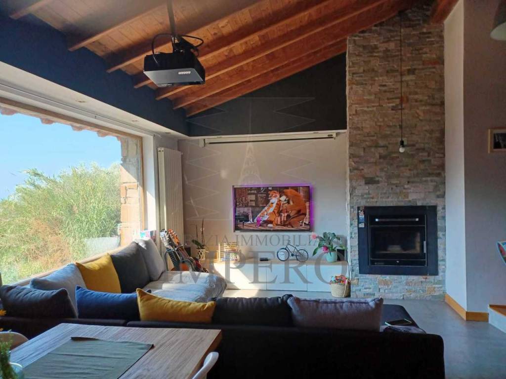 casa indipendente in vendita a Dolceacqua