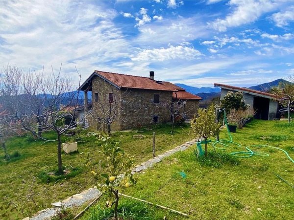 casa indipendente in vendita a Dolceacqua