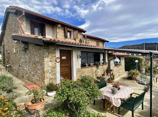 casa indipendente in vendita a Dolceacqua