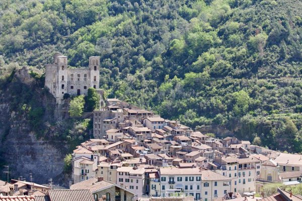 casa indipendente in vendita a Dolceacqua