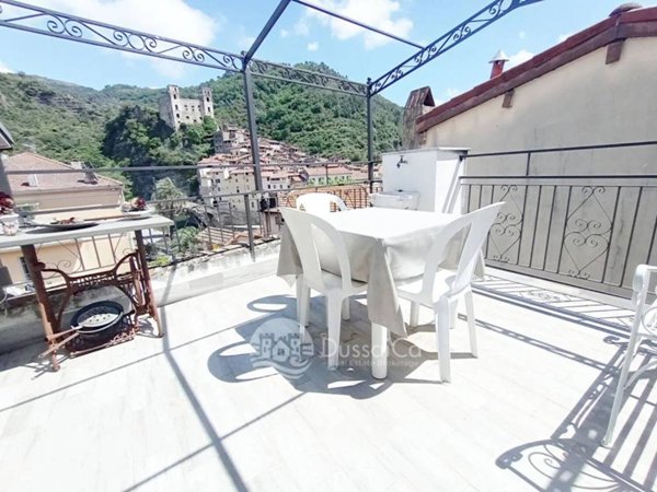 casa indipendente in vendita a Dolceacqua