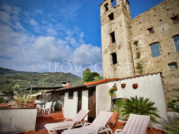 casa indipendente in vendita a Dolceacqua