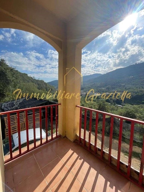 casa indipendente in vendita a Dolceacqua
