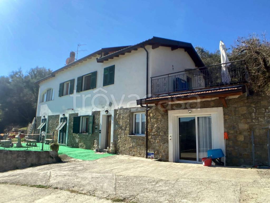 casa indipendente in vendita a Dolceacqua