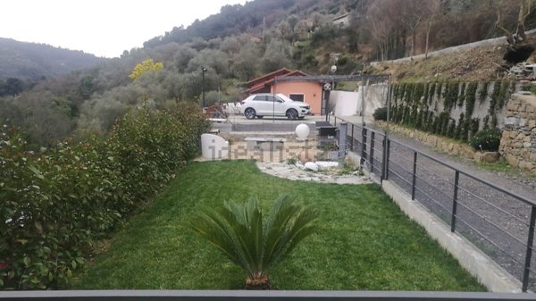 casa indipendente in vendita a Dolceacqua