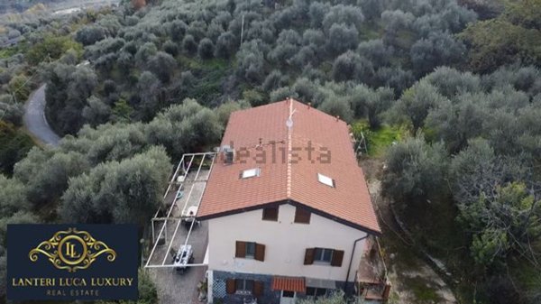 casa indipendente in vendita a Dolceacqua