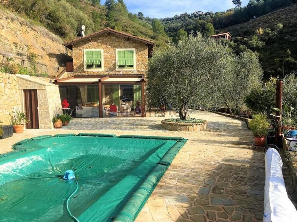 casa indipendente in vendita a Dolceacqua