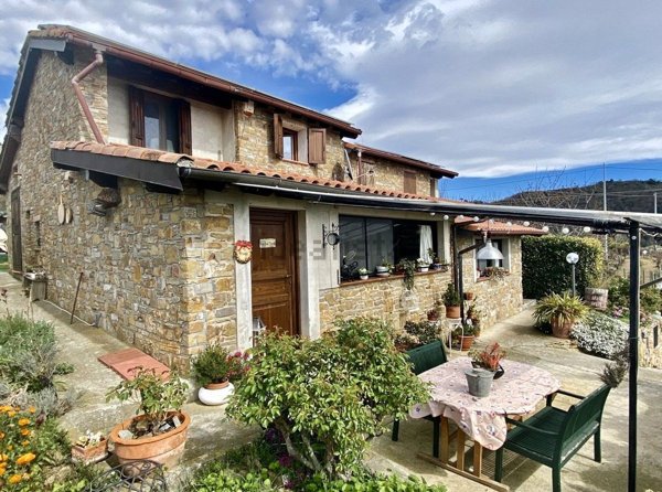 casa indipendente in vendita a Dolceacqua