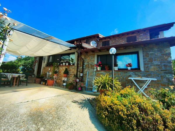 casa indipendente in vendita a Dolceacqua