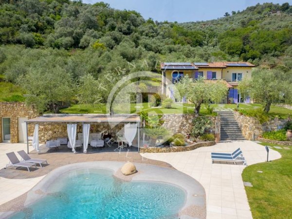 casa indipendente in vendita a Dolceacqua