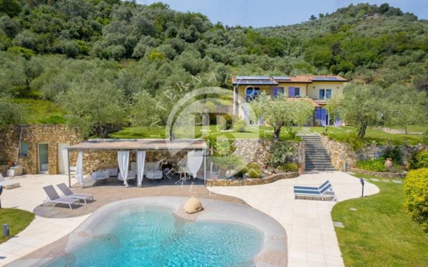 casa indipendente in vendita a Dolceacqua