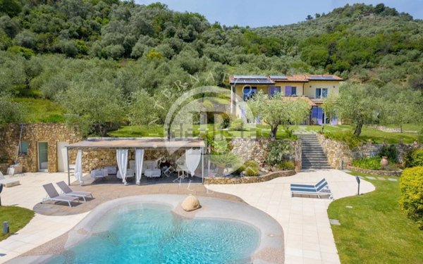 casa indipendente in vendita a Dolceacqua
