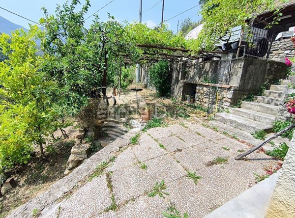 casa indipendente in vendita a Dolceacqua
