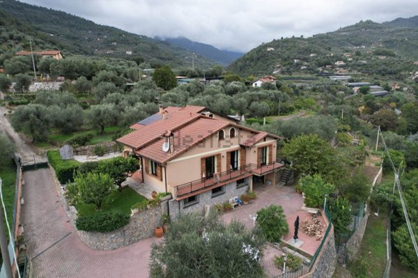 casa indipendente in vendita a Dolceacqua