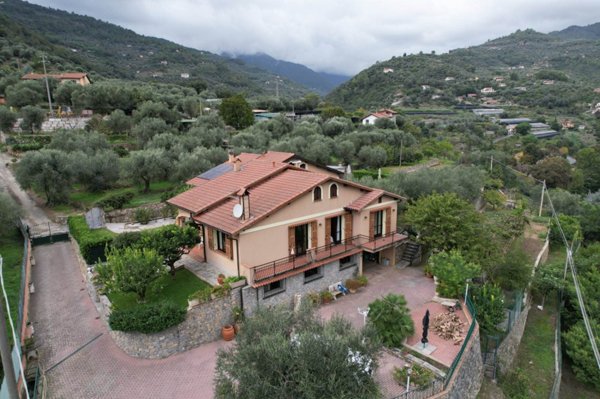 casa indipendente in vendita a Dolceacqua