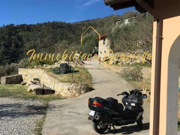 casa indipendente in vendita a Dolceacqua
