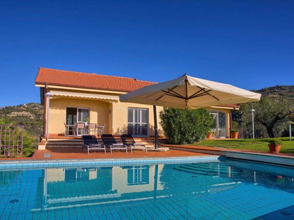 casa indipendente in vendita a Dolceacqua