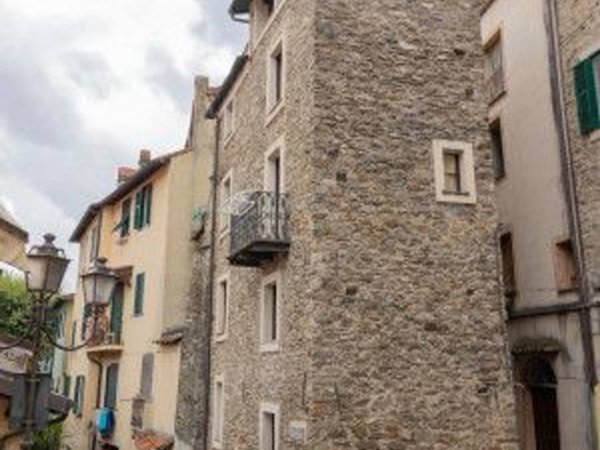 casa indipendente in vendita a Dolceacqua