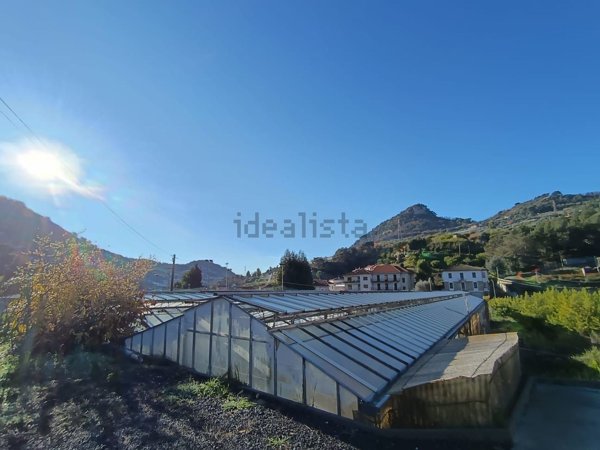 terreno edificabile in vendita a Dolceacqua