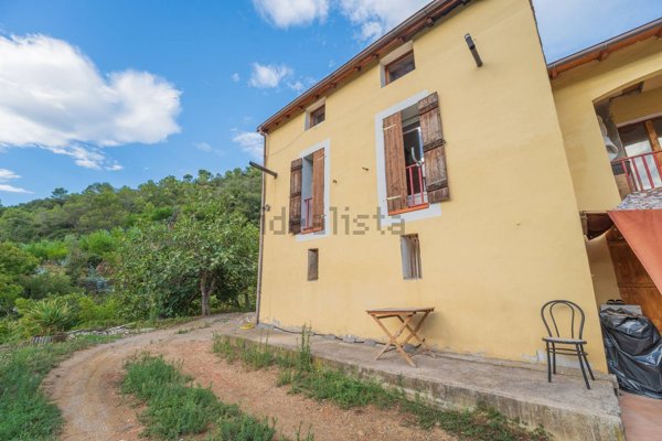 casa indipendente in vendita a Dolceacqua