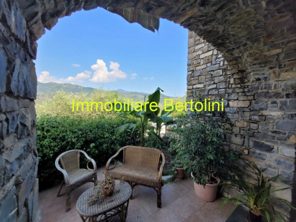 casa indipendente in vendita a Dolceacqua