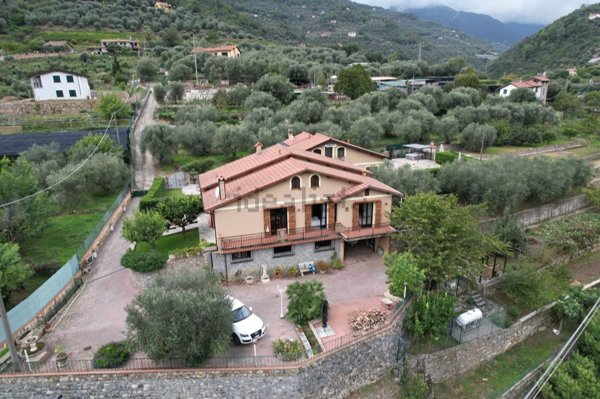 casa indipendente in vendita a Dolceacqua