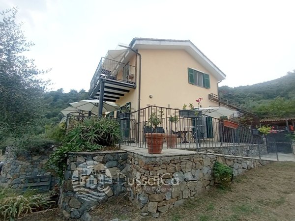 casa indipendente in vendita a Dolceacqua